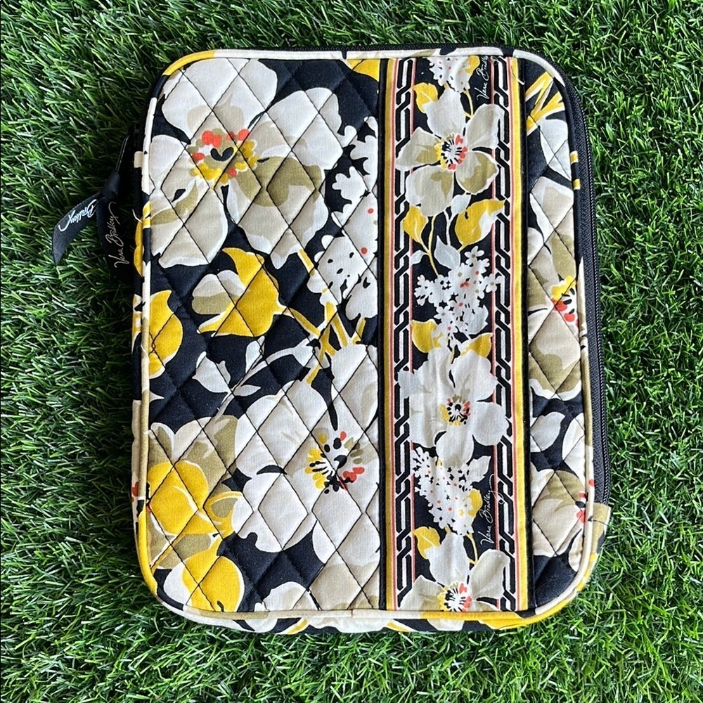 VERA BRADLEY Dogwood Print IPad Tablet E- reader Sleeve